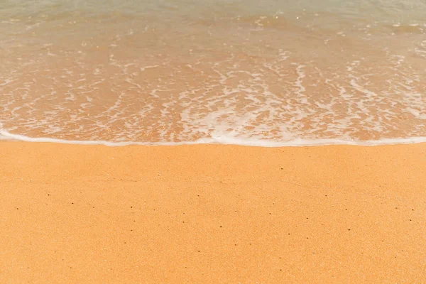 Arka plan Naiyang plajı, rahat gözler, güneşlenme, Phuket Ulusal Parkı, Phuket, Tayland 'a odaklan..