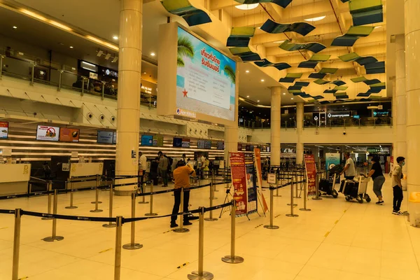 Muchos Pasajeros Mostrador Facturación Aeropuerto Phuket Septiembre 2022 —  Fotos de Stock