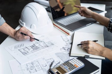 Mimari Mühendis Ekibi Toplantısı, Çizim ve mimari proje ve mühendislik araçları için çalışma, teknik çizimler üzerine çalışma kavramı.