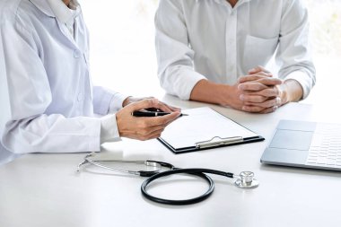 Hastalık teşhisi, semptom raporu veren doktor hasta hastalığıyla ilgili sonuçlar alındıktan sonra, hasta tedavisi ile ilgili bir yöntem önerdi..
