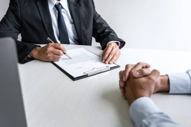 İş görüşmesi, üst düzey seçim komitesi Yöneticisi başvuru için çalışma geçmişi hakkında söyleşi rüya, Beceri, uzmanlık, tecrübe ve iş adamı adaya dinle soru cevaplar.