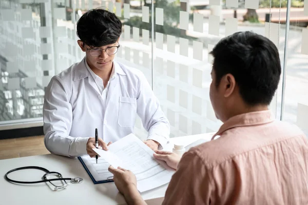 Male Doctor Discussing Patient Explaining Symptoms Disease Diagnosis Checking While — Stock Photo, Image