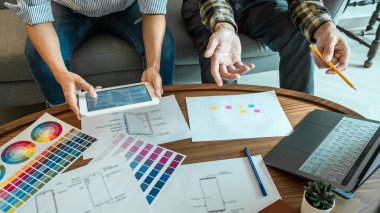 Profesyonel Web / Grafiksel Tasarımcı Planlama Yaratıcı Takımı, cep telefonu uygulaması ve geliştirme şablonu için web sitesi uygulaması çizimi, prototip wirefram süreci, Kullanıcı deneyimi.