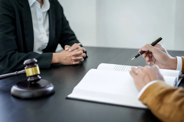 Male Lawyer Notary Working Consulting Discussion Businesswoman Client Office Law — Stock Photo, Image