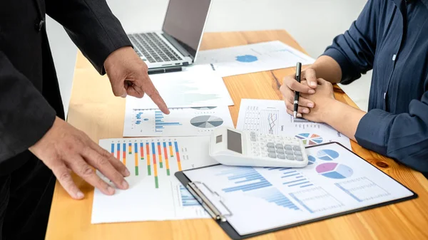 Business Team Meeting Conference Discutere Lavoro Analisi Con Dati Finanziari — Foto Stock