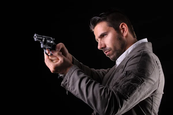 gangster veya özel dedektif bir tabanca ile