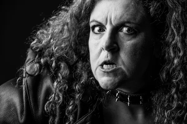 kadın azgın bir görünüm ile