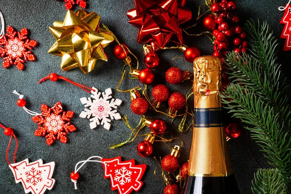 Composición Año Nuevo Con Botella Champán Dorado Decoración Navideña Año — Foto de Stock