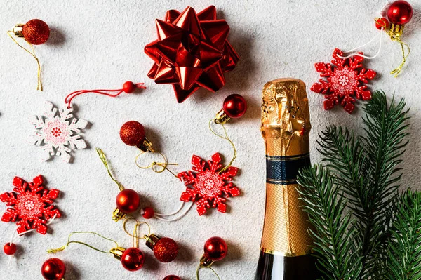 Composición Año Nuevo Con Botella Champán Dorado Decoración Navideña Año — Foto de Stock