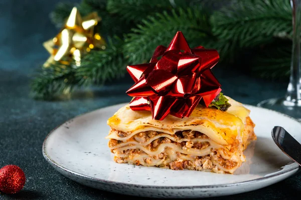 Pedaço Lasanha Quente Saborosa Fundo Claro Lasanha Italiana Tradicional Comida — Fotografia de Stock