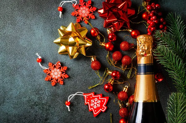 Composição Ano Novo Com Garrafa Champanhe Dourado Decoração Natal Ano — Fotografia de Stock