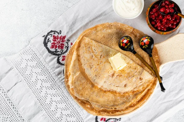 Shrovetide Maslenitsa festival. Russian pancakes blini. Pancakes with honey and jam. Russian spoons. National russian festival. Russian crepes. — Stock Photo, Image