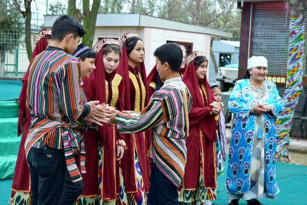 Джиззак Узбекистан Березня 2022 Року Свято Навруза Фотографії Зображені Дівчата — стокове фото