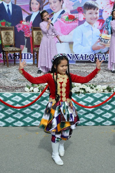 Det Jizzakh Uzbekistan Mars 2022 Navruz Semester Fotot Visar Flicka — Stockfoto