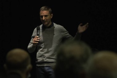 Madrid, İspanya - 10, 22, 2021: Madrid Genel Sekreteri Juan Lobato 'nun seçim kampanyasının kapanış töreni