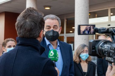 MADRID, İspanya, 21 Şubat 2022 - Jose Luis Rodriguez Zapatero, İspanya 'nın eski başbakanı, bir olay sırasında basına konuştu