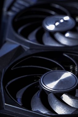 Şifreleme para birimi madenciliği ve bilgisayar oyunu için güçlü modern bilgisayar grafik kartı