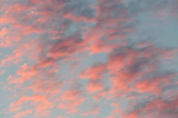 Красные Облака Заката Небе Около Полуночи — стоковое фото