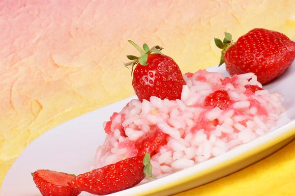 Risotto mit Erdbeeren — Stockfoto