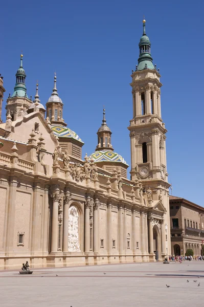 "Basilica de Nuestra Senora del Pilar "i Zaragoza — Stockfoto