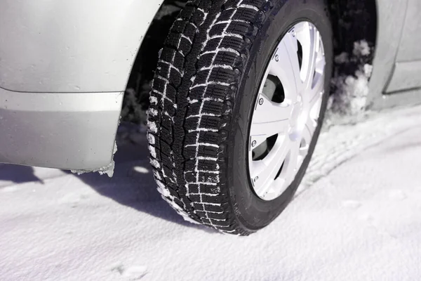 Bildäck Vintern Snö Väg Närbild — Stockfoto