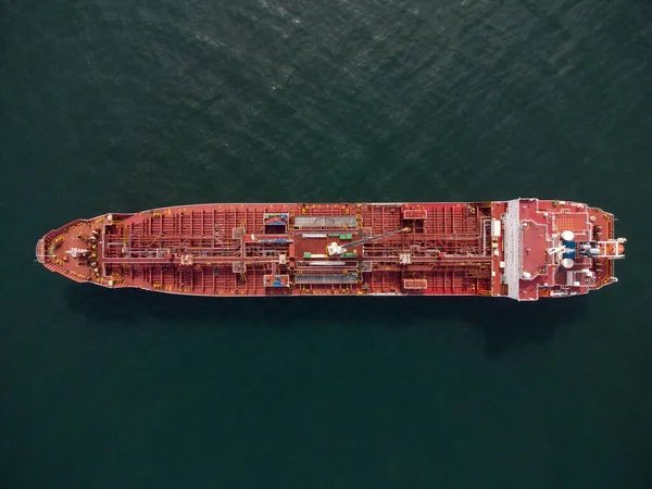 Büyük Bir Kargo Gemisi Tanker Taşıyıcısı Gün Batımında Tepeden Aşağı — Stok fotoğraf