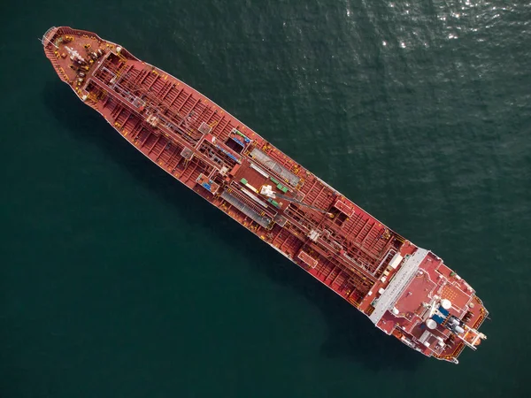 Büyük Bir Kargo Gemisi Tanker Taşıyıcısı Gün Batımında Tepeden Aşağı — Stok fotoğraf