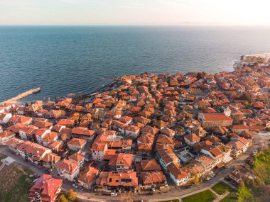 Bulgaristan 'ın Karadeniz kıyısındaki antik kenti Nesebar' ın havadan görünüşü.