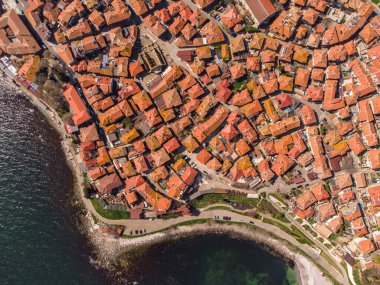 Bulgaristan 'ın Karadeniz kıyısındaki antik kenti Nesebar' ın havadan görünüşü.