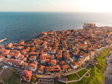 Bulgaristan 'ın Karadeniz kıyısındaki antik kenti Nesebar' ın havadan görünüşü.