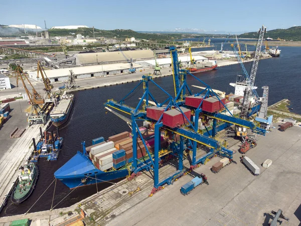 Luftaufnahme Eines Containerschiffs Beim Und Entladen Frachthafen Des Containerterminals — Stockfoto