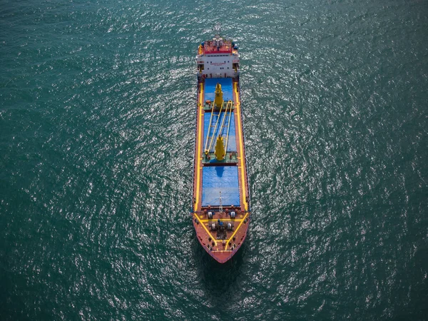 Geniş Bir Kargo Gemisi Tanker Taşıyıcısı Hava Manzaralı — Stok fotoğraf