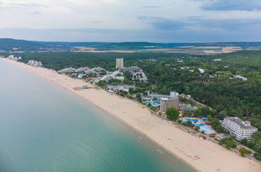 Bulgaristan 'da Albena' nın havadan görünen boş kumlu plaj beldesi