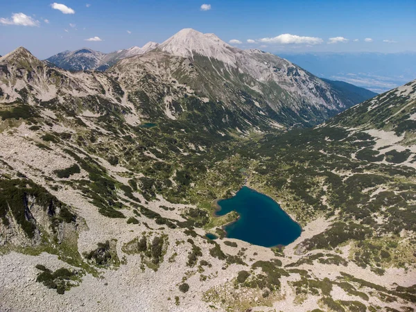 Pandangan Atas Udara Dari Sebuah Danau Pegunungan Pirin Dengan Air — Stok Foto