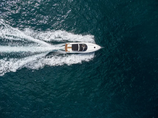 Aerial Top View Speed Motor Boat Open Blue Sea — Stock Photo, Image