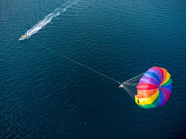 Aerial Top View Boat Parachute Sea Resort — 图库照片