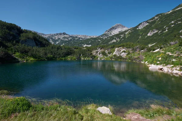 Beautiful Lake Pirin Mountains Blue Clear Water Bansko Bulgaria — Stok Foto