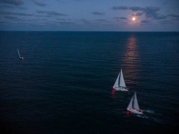 Yates Lujo Regata Vela Noche Luna Tonta Varna Bulgaria — Foto de Stock