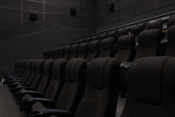 Leerer Kinosaal Mit Schwarzen Stühlen Und Wänden Kinosaal — Stockfoto
