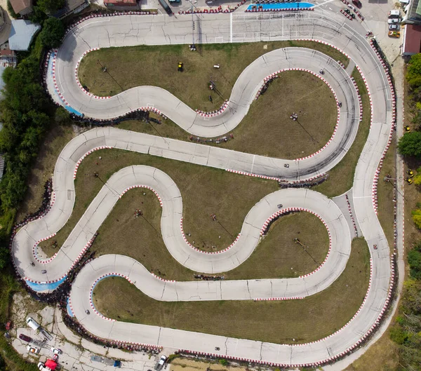 Yarış Sırasında Karting Pistinin Havadan Görünüşü Birkaç Yarış Arabası Özel — Stok fotoğraf