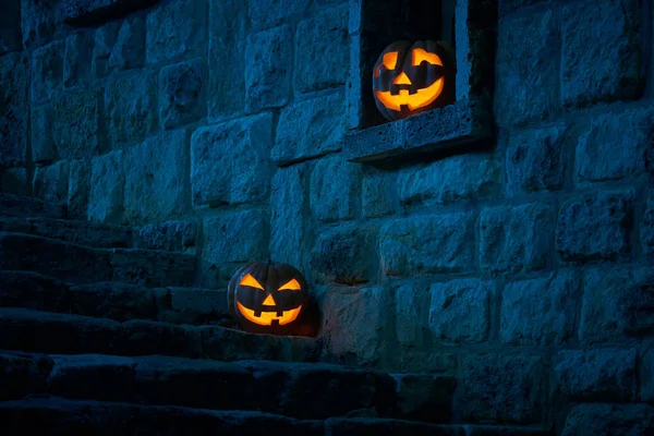 Halloween Citrouilles Jack Lanternes Dans Cour Vieux Château Nuit Dans — Photo