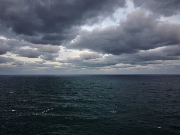 Céu Dramático Sobre Mar Escuro Tempestuoso Vista Aérea Superior — Fotografia de Stock