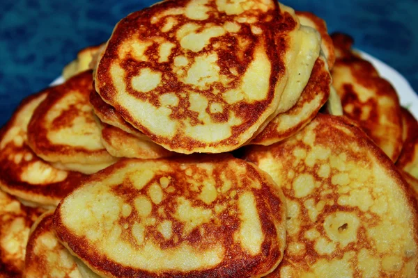 Pancake kemudi di piring — Stok Foto