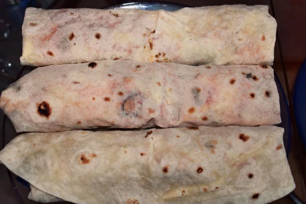 Tiga shawarma siap di pita — Stok Foto