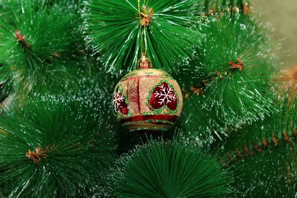 Kerstboom ornamenten, kerstboom bal op — Stockfoto