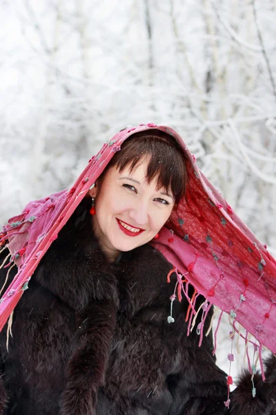 Beautiful girl in winter forest — Stock Photo, Image