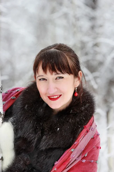 Portrait of a beautiful woman near the birch — Stock Photo, Image