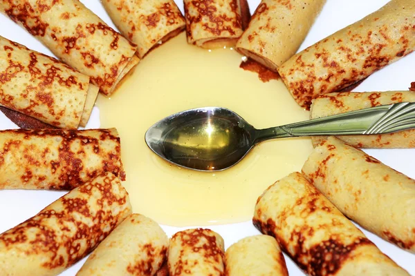 Pancake buatan sendiri di piring — Stok Foto