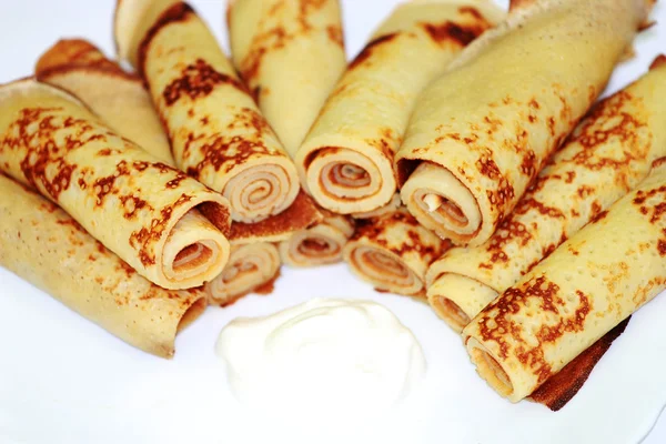 Panqueques caseros con crema agria —  Fotos de Stock