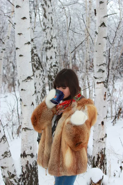 Girl near birch trees in the woods drinking tea — Stock Photo, Image